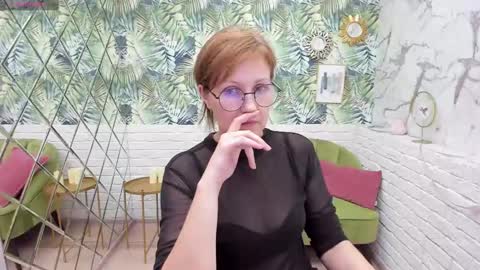 Snapshot of paris_cherry chatting on 03.10.25 Paris online show from 03.10.25