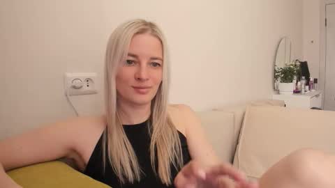 Snapshot of paris_hilt_on chatting on 09.23.25 Sasha online show from 09.23.25