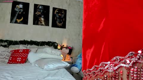 Paris online show from 12.24.24