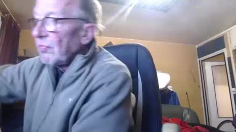 pascal88881 online show from 10.17.25