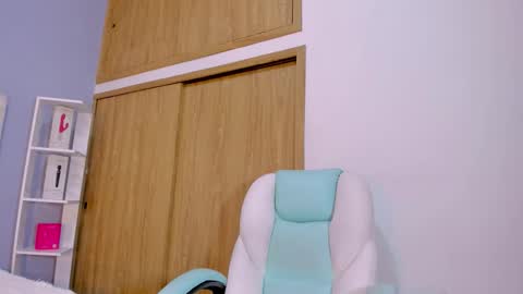 Pau online show from 12.01.25