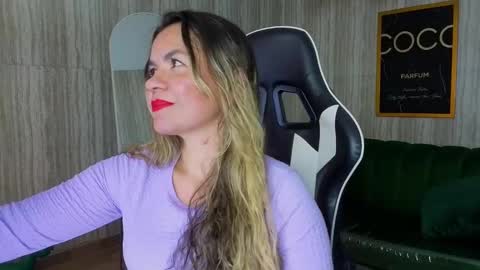 Snapshot of paula_lorens_t chatting on 11.14.25 paula online show from 11.14.25