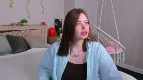 Snapshot of pauline_moore chatting on 06.14.26 Erica online show from 06.14.26