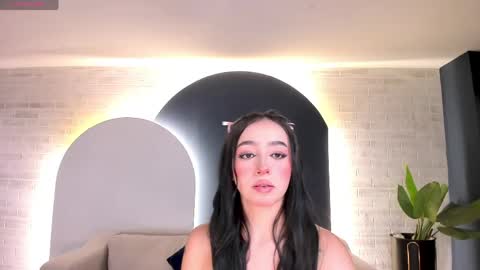 Snapshot of paulinesanz chatting on 06.05.26 Pauline Sanz online show from 06.05.26