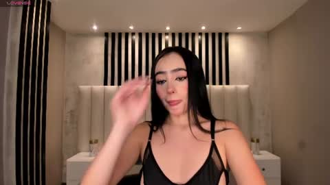 Snapshot of paulinesanz chatting on 06.19.26 Pauline Sanz online show from 06.19.26