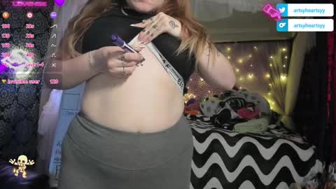 ArtsyHeartsyy online show from 12.13.24