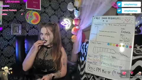 ArtsyHeartsyy online show from 12.21.24