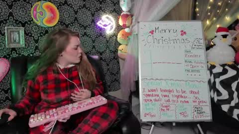 ArtsyHeartsyy online show from 12.26.24