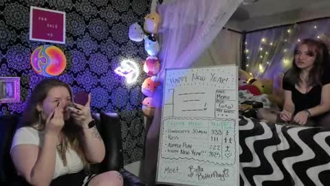 ArtsyHeartsyy online show from 01.01.25