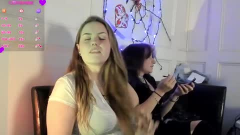 ArtsyHeartsyy online show from 01.21.25