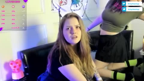 ArtsyHeartsyy online show from 01.24.25