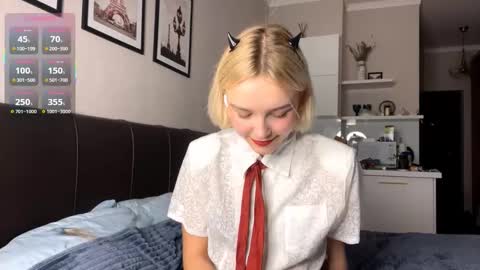 Lola online show from 10.31.25