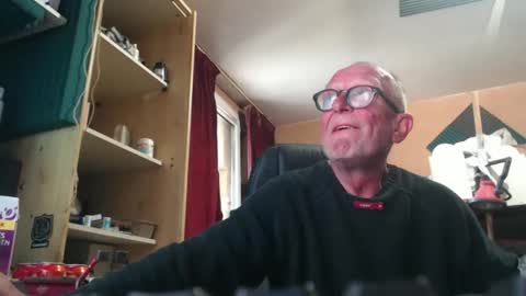 Snapshot of pc8474408 chatting on 05.03.26 pc8474408 online show from 05.03.26