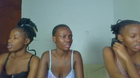 Snapshot of peach_ebonny chatting on 06.28.26 peach_ebonny online show from 06.28.26