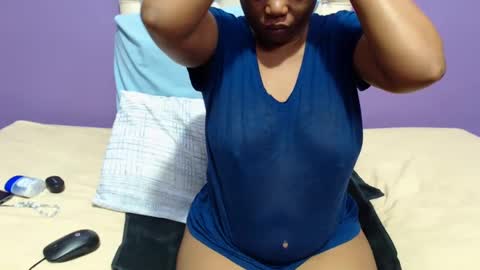 Snapshot of peachassxx chatting on 02.16.25 peachy online show from 02.16.25