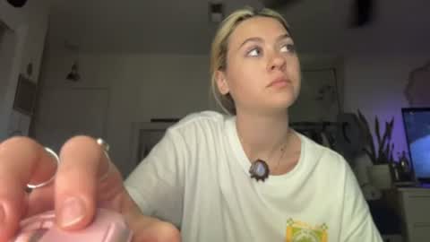 Snapshot of peachesncreampiezz chatting on 06.20.26 peachesncreampiezz online show from 06.20.26