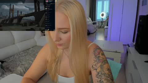 Snapshot of peachju1cy chatting on 12.27.24 peachju1cy online show from 12.27.24