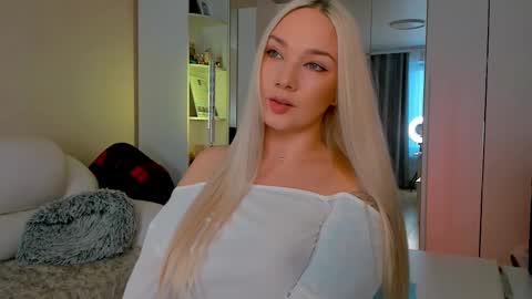 Snapshot of peachju1cy chatting on 09.26.25 peachju1cy online show from 09.26.25