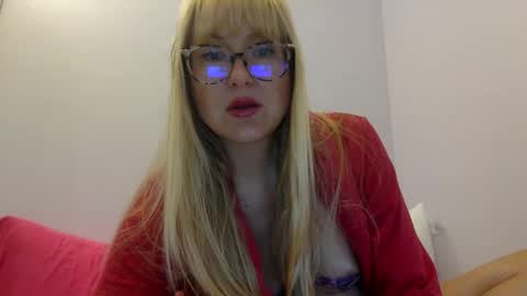 peachymegs online show from 10.08.25