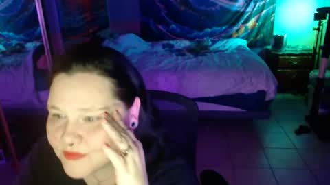 Peachy Nessa online show from 01.13.25