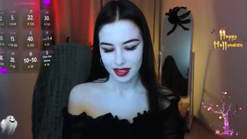 Chloe online show from 10.31.25