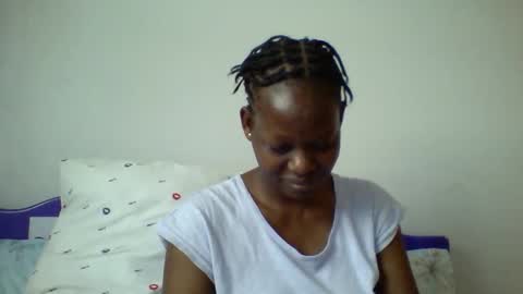 Snapshot of peacockxx chatting on 09.17.25 peacockxx online show from 09.17.25