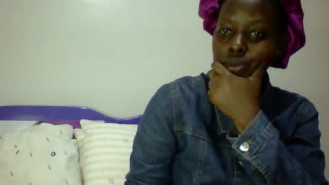 Snapshot of peacockxx chatting on 09.23.25 peacockxx online show from 09.23.25