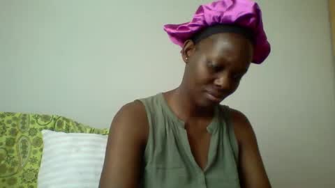 Snapshot of peacockxx chatting on 10.09.25 peacockxx online show from 10.09.25