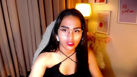 Snapshot of peakaboo_xx chatting on 05.19.26 Angel Creamdensada online show from 05.19.26
