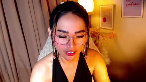 Snapshot of peakaboo_xx chatting on 05.19.26 Angel Creamdensada online show from 05.19.26