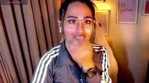 Snapshot of peakaboo_xx chatting on 05.26.26 Angel Creamdensada online show from 05.26.26