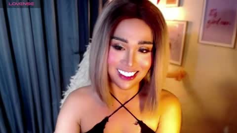 Snapshot of peakaboo_xx chatting on 05.27.26 Angel Creamdensada online show from 05.27.26