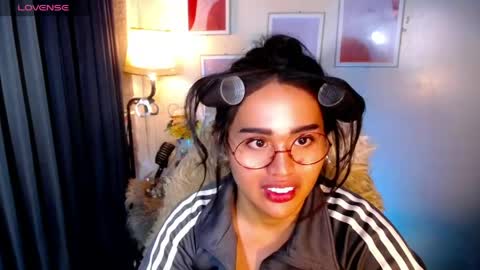 Snapshot of peakaboo_xx chatting on 06.02.26 Angel Creamdensada online show from 06.02.26