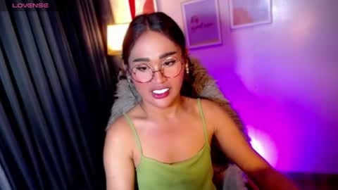 Snapshot of peakaboo_xx chatting on 06.10.26 Angel Creamdensada online show from 06.10.26