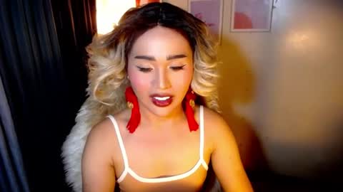 Snapshot of peakaboo_xx chatting on 06.15.26 Angel Creamdensada online show from 06.15.26