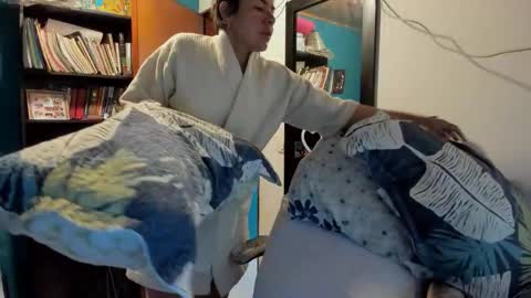 Snapshot of peanut_tangerine chatting on 11.09.25 Tangerine Penaut online show from 11.09.25