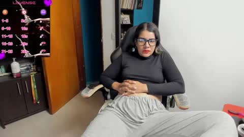 Snapshot of peanut_tangerine chatting on 11.21.25 Tangerine Penaut online show from 11.21.25