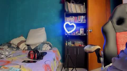 Snapshot of peanut_tangerine chatting on 12.14.25 Tangerine Penaut online show from 12.14.25