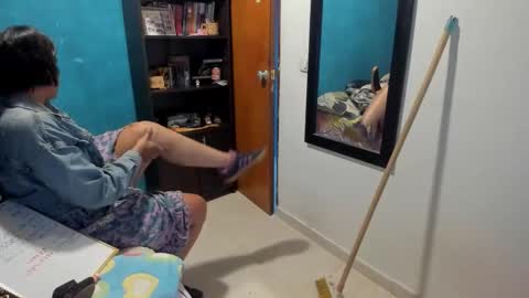 Snapshot of peanut_tangerine chatting on 12.15.25 Tangerine Penaut online show from 12.15.25