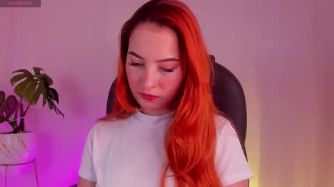 Snapshot of pear__moon chatting on 09.14.25 LILLY online show from 09.14.25