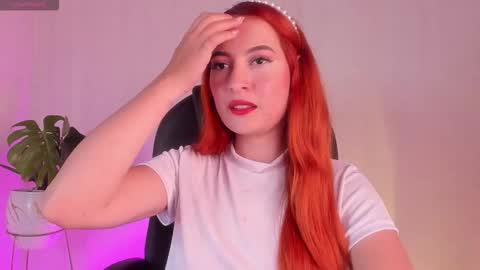 Snapshot of pear__moon chatting on 09.25.25 LILLY online show from 09.25.25