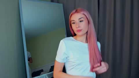 Snapshot of pearlenehidaka chatting on 12.05.25 Emma online show from 12.05.25