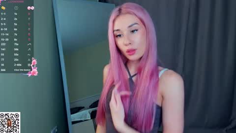 Snapshot of pearlenehidaka chatting on 12.14.25 Emma online show from 12.14.25