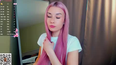 Snapshot of pearlenehidaka chatting on 12.16.25 Emma online show from 12.16.25