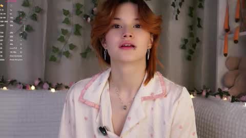 Snapshot of pebee chatting on 11.04.25 Lily online show from 11.04.25