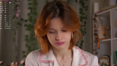 Snapshot of pebee chatting on 11.11.25 Lily online show from 11.11.25