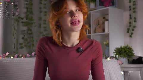 Snapshot of pebee chatting on 11.12.25 Lily online show from 11.12.25