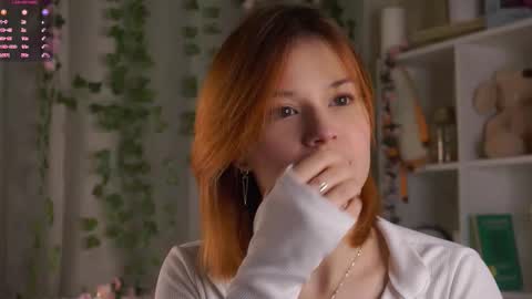 Snapshot of pebee chatting on 11.14.25 Lily online show from 11.14.25