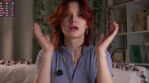 Snapshot of pebee chatting on 11.23.25 Lily online show from 11.23.25