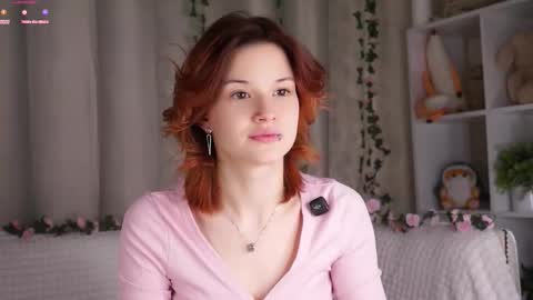 Snapshot of pebee chatting on 12.15.25 Lily online show from 12.15.25